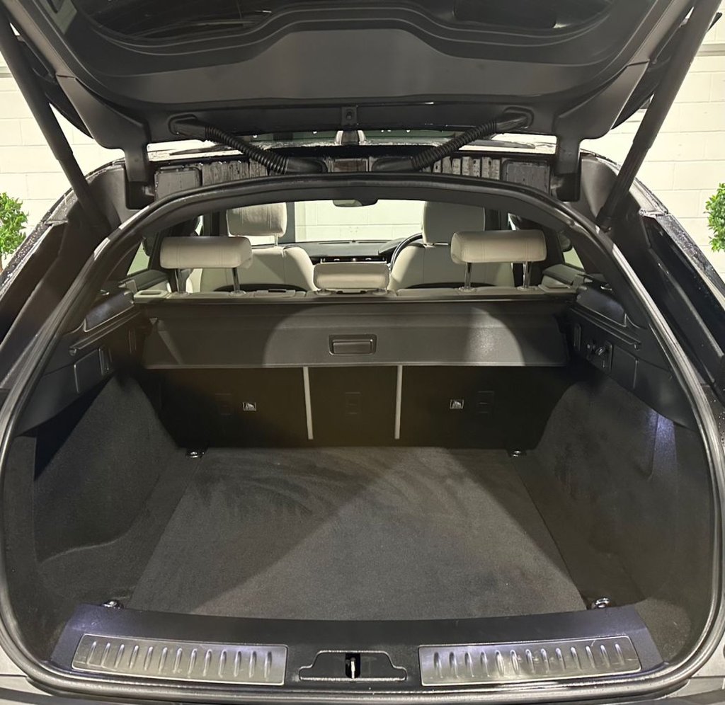 USED 2019 68 LAND ROVER RANGE ROVER VELAR 2.0 D180 R-Dynamic SE SUV 5dr Diesel Auto 4WD Euro 6 (s/s) (180 ps) 