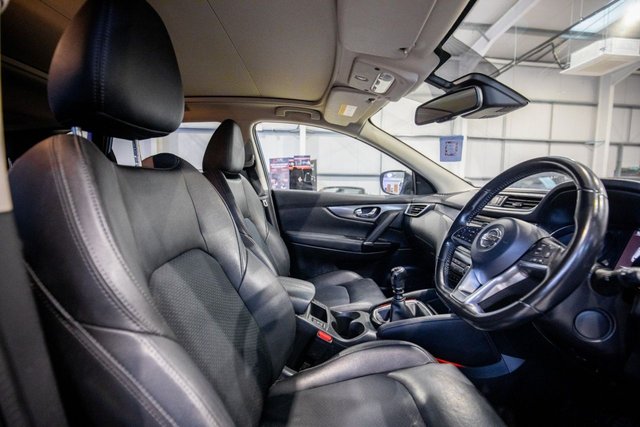 2017 Nissan Qashqai 1.6L Tekna 5dr - Photo 3