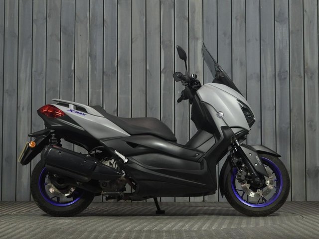 YAMAHA XMAX 300 at SuperBike Factory Trade