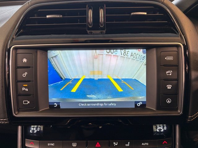 2016 Jaguar Xe 2L R-Sport 4dr - Photo 11