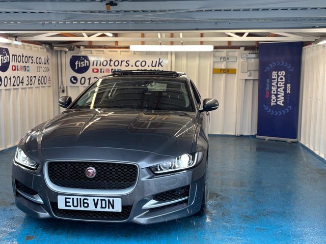 2016 Jaguar Xe 2L R-Sport 4dr - Photo 6