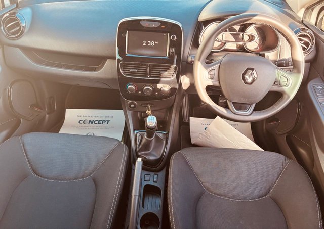2019 RENAULT CLIO ICONIC - Photo 8