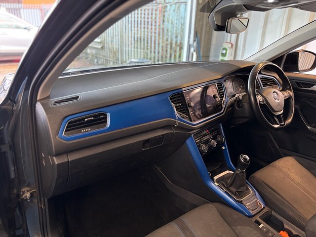 2019 Volkswagen T-Roc 1.5L Design 5dr - Photo 2