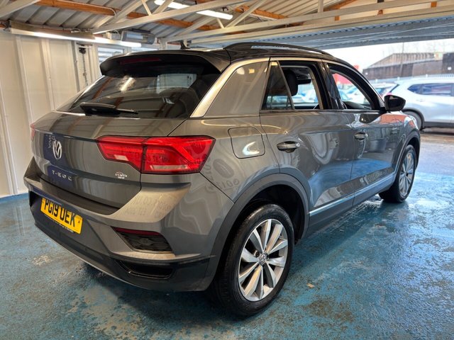2019 Volkswagen T-Roc 1.5L Design 5dr - Photo 12