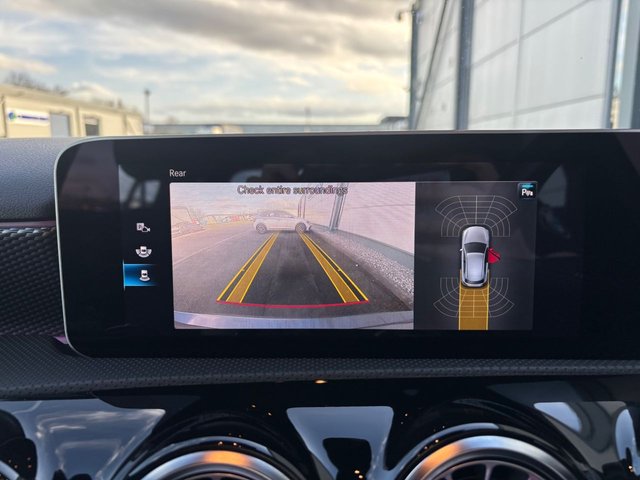 2019 MERCEDES-BENZ A-CLASS 1.5 A180d Sport (Premium) Hatchback 5dr Diesel 7G-DCT Euro 6 (s/s) (116 ps) - Photo 3