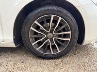 USED 2017 17 VOLVO V40 2.0 D2 Momentum Hatchback 5dr Diesel Manual Euro 6 (s/s)  DAB, Climate, Bluetooth