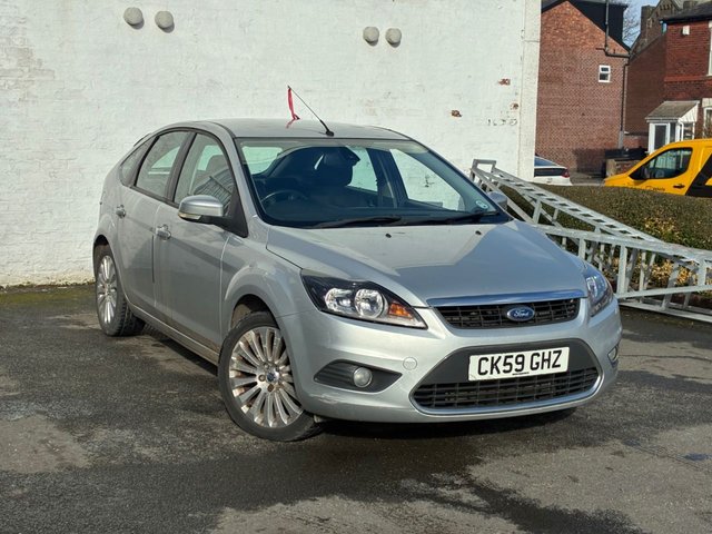 2009 Ford Focus 1L Titanium 5dr - Photo 2
