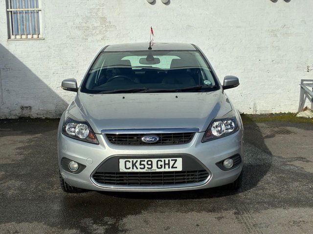 2009 Ford Focus 1L Titanium 5dr - Photo 4