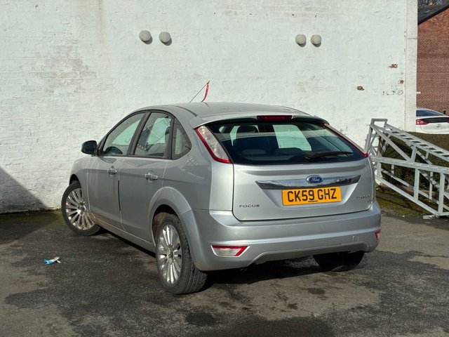 2009 Ford Focus 1L Titanium 5dr - Photo 6