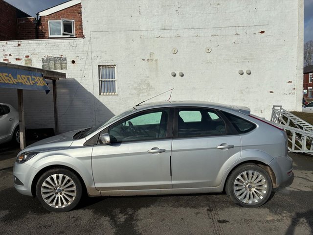 2009 Ford Focus 1L Titanium 5dr - Photo 7