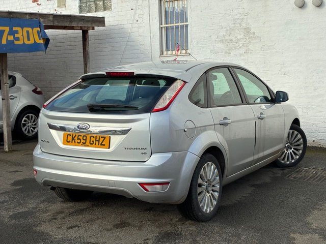 2009 Ford Focus 1L Titanium 5dr - Photo 9