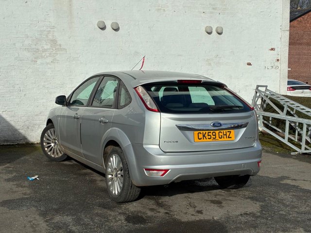 2009 Ford Focus 1L Titanium 5dr - Photo 11