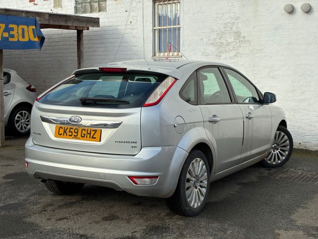 2009 Ford Focus 1L Titanium 5dr - Photo 12