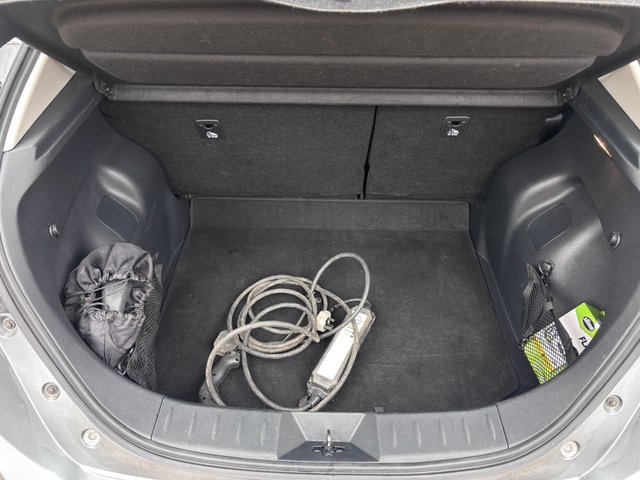 2022 NISSAN LEAF - Photo 9