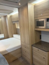 USED ELDDIS SUPREME 554 Transverse island bed, mover