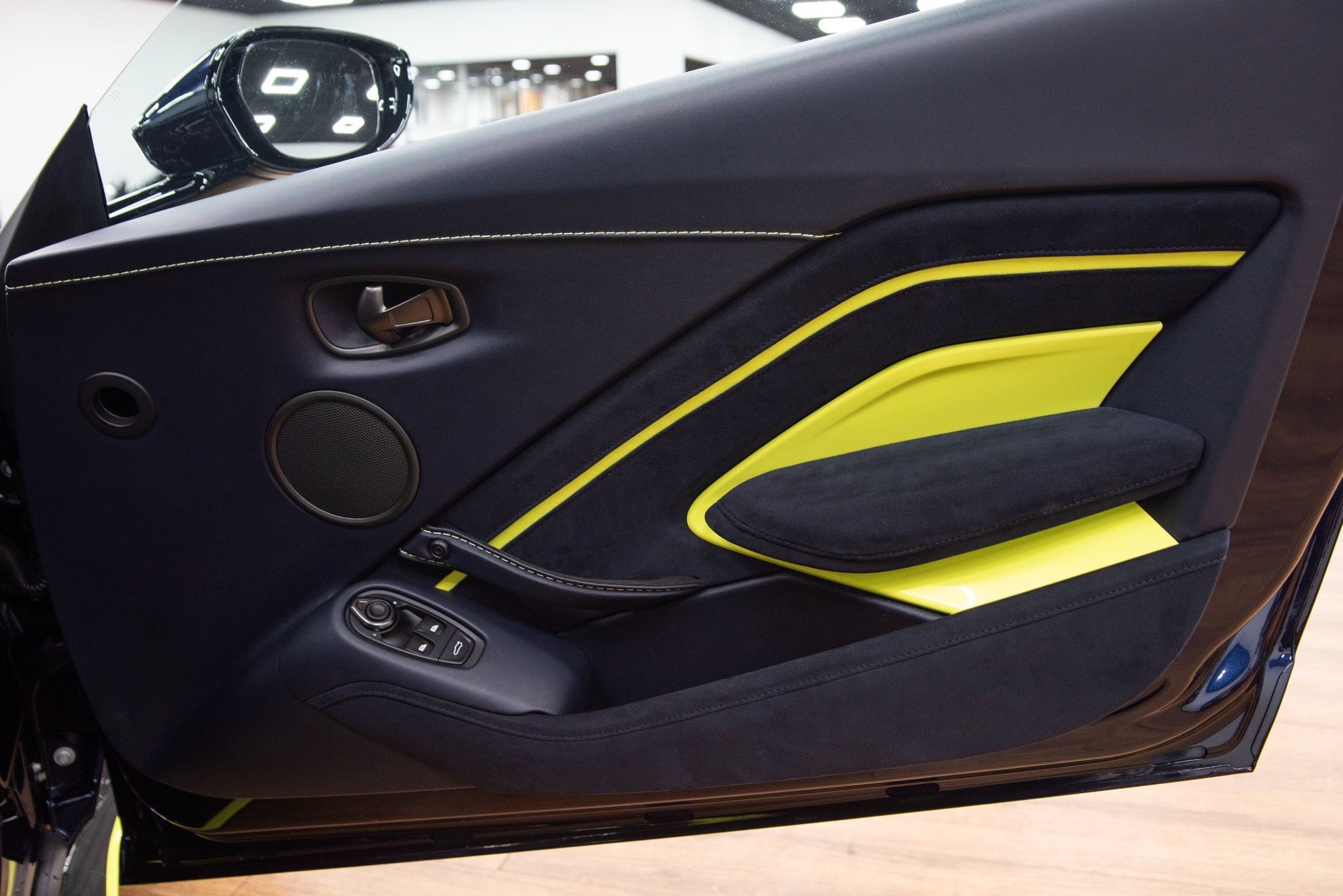 USED 2020 09 ASTON MARTIN VANTAGE 4.0 V8 AMR Hero Manual  