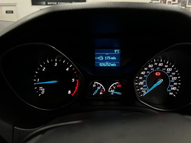 2014 Ford Focus 1.6L Zetec S 5dr - Photo 10