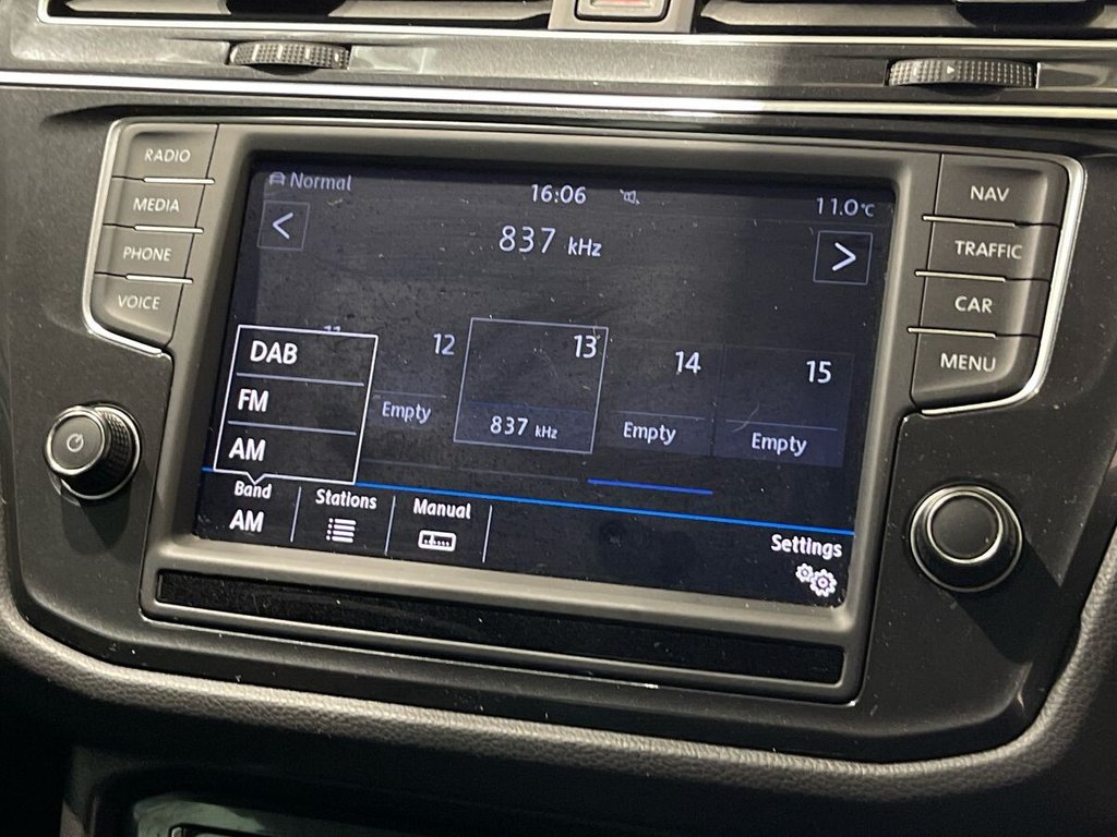 USED 2017 66 VOLKSWAGEN TIGUAN 2.0 TDI BlueMotion Tech SE Navigation SUV 5dr Diesel Manual 4Motion Euro 6 (s/s) (150 ps) APPLE CAR PLAY AND ANDROID AUTO