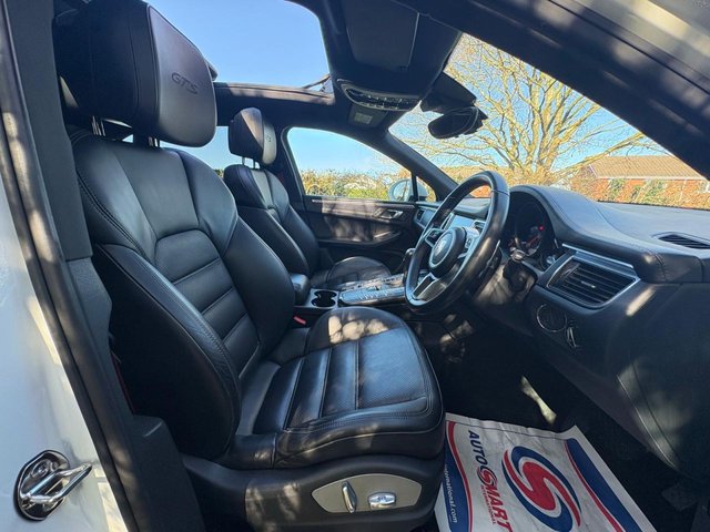 2016 PORSCHE MACAN - Photo 11