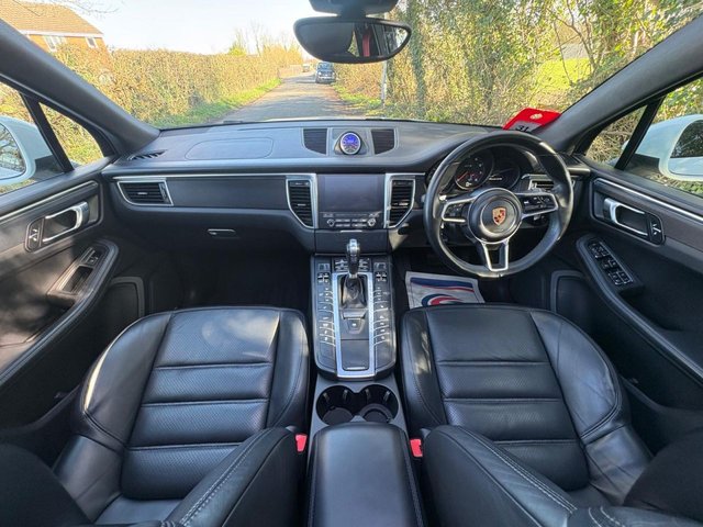 2016 PORSCHE MACAN - Photo 12