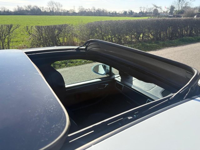 2016 PORSCHE MACAN - Photo 4