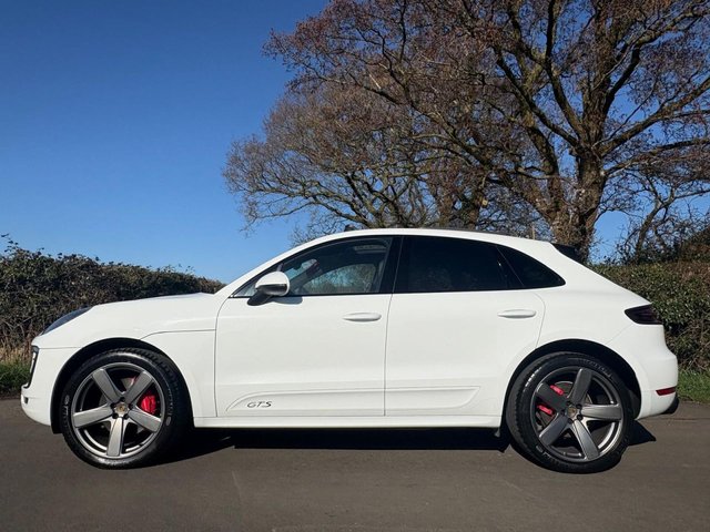 2016 PORSCHE MACAN - Photo 5