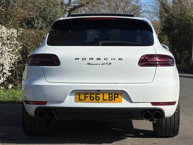 2016 PORSCHE MACAN - Photo 8