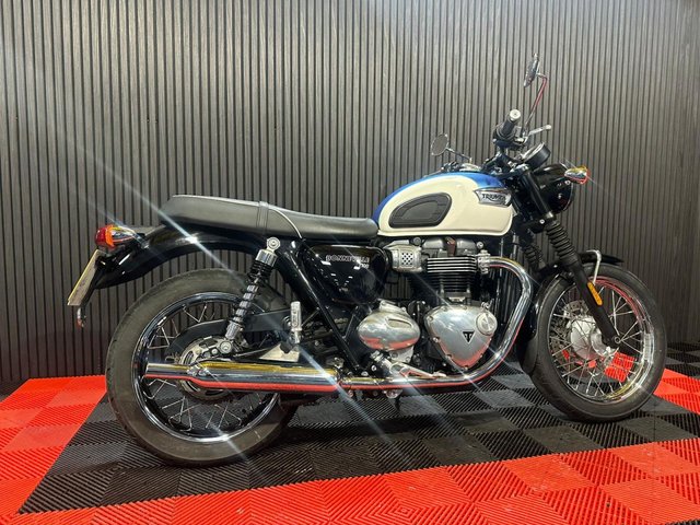 View our TRIUMPH BONNEVILLE T100