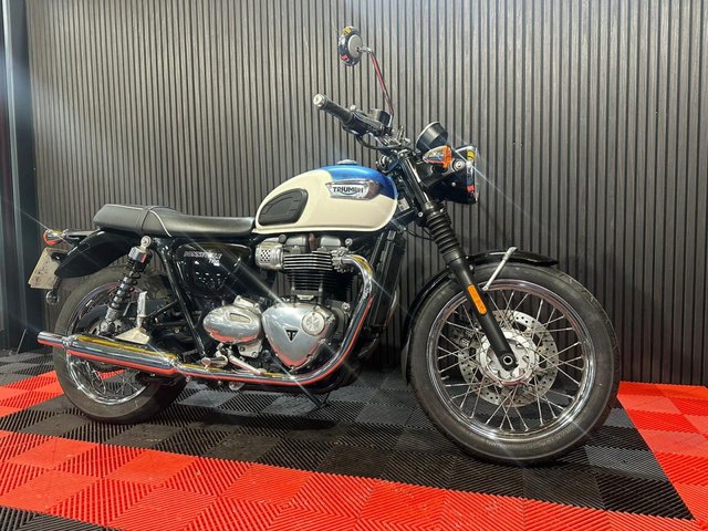 View our TRIUMPH BONNEVILLE T100