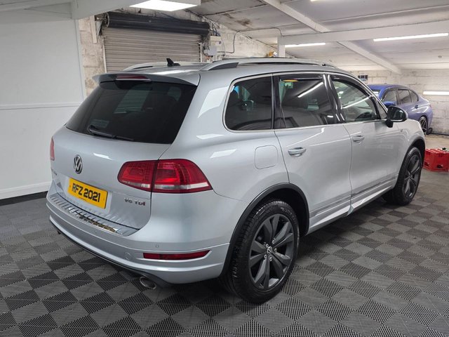 2014 VOLKSWAGEN TOUAREG 3.0 TDI V6 BlueMotion Tech R-Line SUV 5dr Diesel Tiptronic 4WD Euro 5 (s/s) (245 ps) - Photo 4