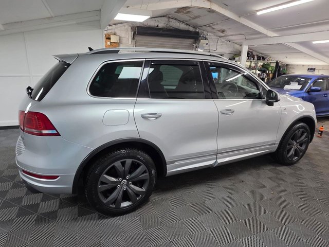 2014 VOLKSWAGEN TOUAREG 3.0 TDI V6 BlueMotion Tech R-Line SUV 5dr Diesel Tiptronic 4WD Euro 5 (s/s) (245 ps) - Photo 7