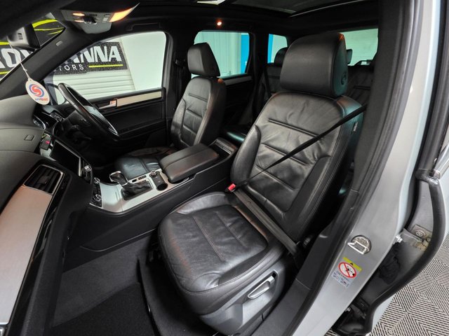 2014 VOLKSWAGEN TOUAREG 3.0 TDI V6 BlueMotion Tech R-Line SUV 5dr Diesel Tiptronic 4WD Euro 5 (s/s) (245 ps) - Photo 9