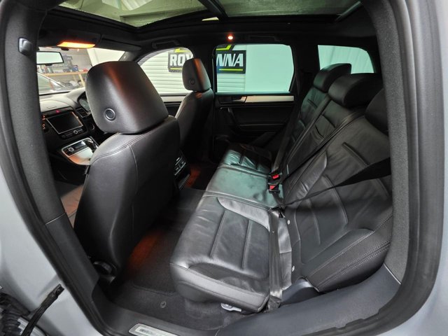 2014 VOLKSWAGEN TOUAREG 3.0 TDI V6 BlueMotion Tech R-Line SUV 5dr Diesel Tiptronic 4WD Euro 5 (s/s) (245 ps) - Photo 10
