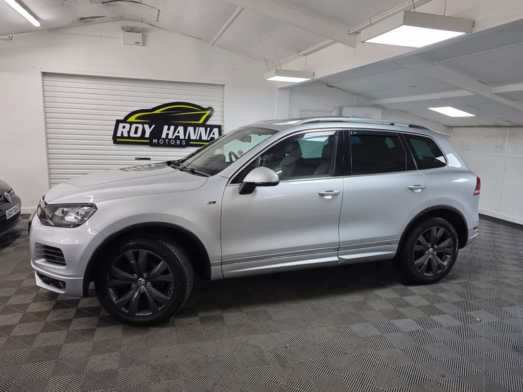 USED 2014 VOLKSWAGEN TOUAREG 3.0 TDI V6 BlueMotion Tech R-Line SUV 5dr Diesel Tiptronic 4WD Euro 5 (s/s) (245 ps) Bluetooth - SatNav - Sensors!