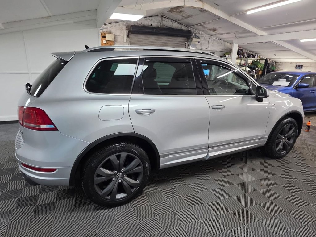USED 2014 VOLKSWAGEN TOUAREG 3.0 TDI V6 BlueMotion Tech R-Line SUV 5dr Diesel Tiptronic 4WD Euro 5 (s/s) (245 ps) Bluetooth - SatNav - Sensors!