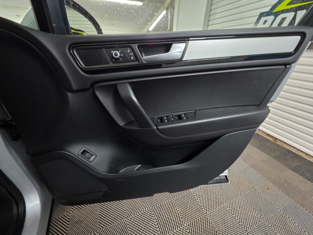 USED 2014 VOLKSWAGEN TOUAREG 3.0 TDI V6 BlueMotion Tech R-Line SUV 5dr Diesel Tiptronic 4WD Euro 5 (s/s) (245 ps) Bluetooth - SatNav - Sensors!