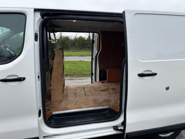 2022 VAUXHALL VIVARO - Photo 9