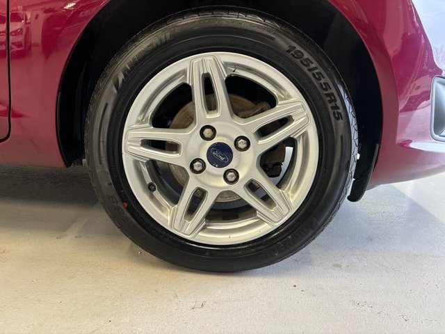 2013 Ford Fiesta 1L Zetec 5dr - Photo 12