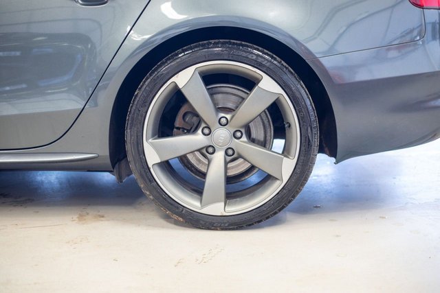 2013 Audi A4 Avant 2L Black Edition 5dr - Photo 8