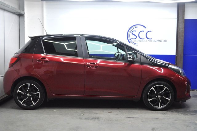 2017 Toyota Yaris 1.3L Design 5dr - Photo 2