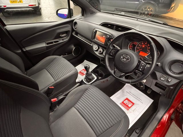 2017 Toyota Yaris 1.3L Design 5dr - Photo 9