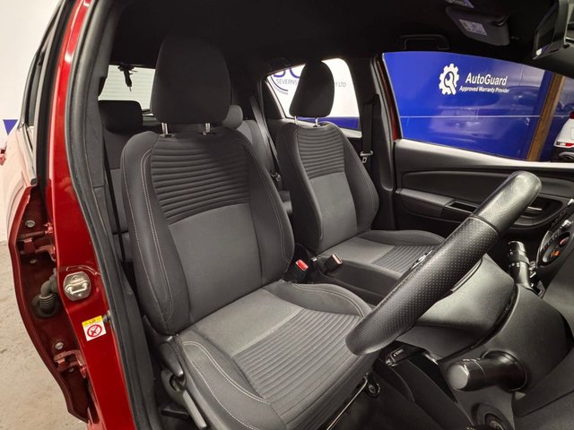 2017 Toyota Yaris 1.3L Design 5dr - Photo 11