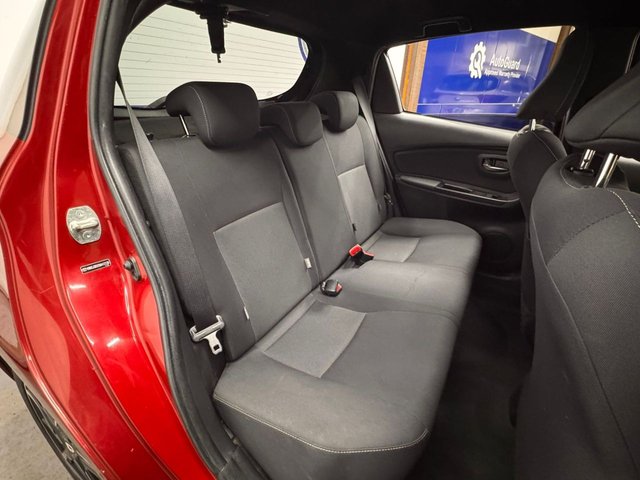 2017 Toyota Yaris 1.3L Design 5dr - Photo 12