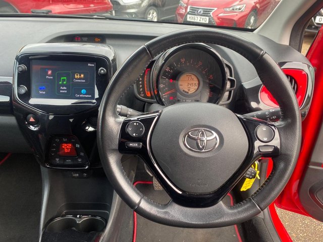 2018 TOYOTA AYGO 1.0 VVT-i x-cite 4 Red Bi-Tone Hatchback 5dr Petrol Manual Euro 6 (68 ps) - Photo 3