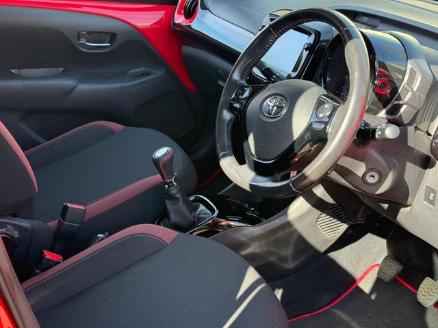 2018 TOYOTA AYGO 1.0 VVT-i x-cite 4 Red Bi-Tone Hatchback 5dr Petrol Manual Euro 6 (68 ps) - Photo 11