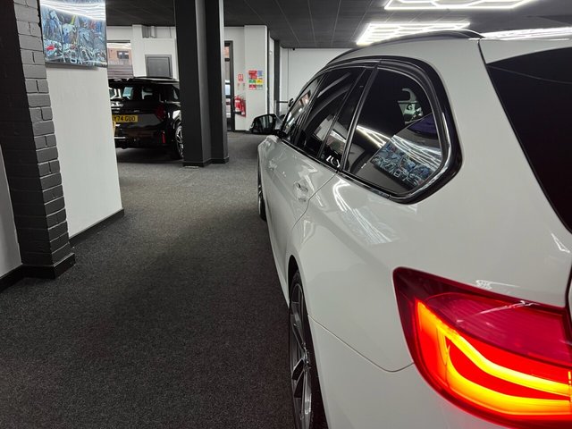 2017 BMW 3 SERIES - Photo 5