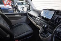 USED 2017 S VOLKSWAGEN TRANSPORTER 2.0 TDI T30 BlueMotion Tech Trendline Kombi Double Cab 5dr Diesel DSG FWD SWB Euro 6 (s/s) (150 ps) Rear Rock & Roll Bed + Pioneer Audio System + 7 Seats