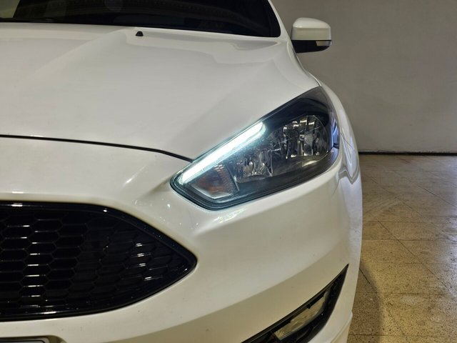 2017 Ford Focus 1L St-Line 5dr - Photo 8