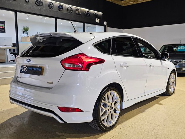 2017 Ford Focus 1L St-Line 5dr - Photo 11
