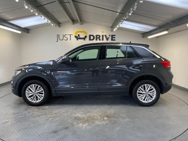 2019 Volkswagen T-Roc 1L S 5dr - Photo 2